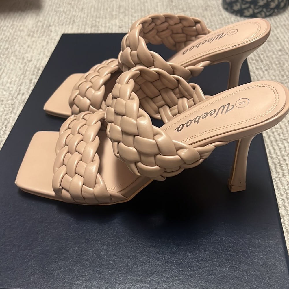 Eee po sandals